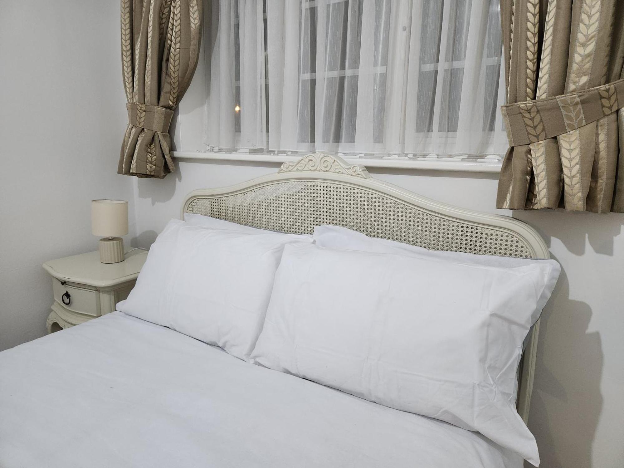 Elmdon House With 4 Spacious Bedrooms To Choose Μπέρμιγχαμ Εξωτερικό φωτογραφία
