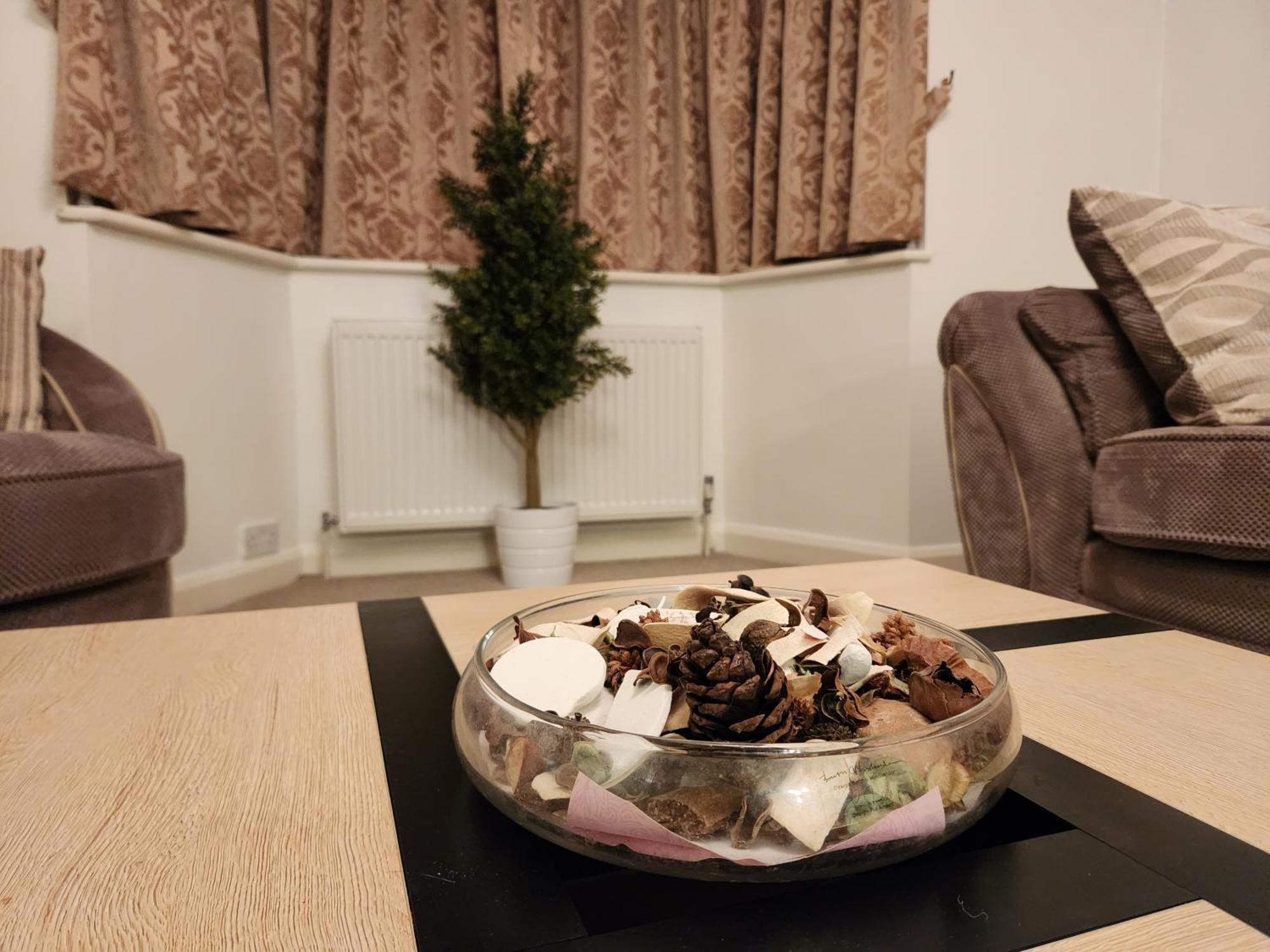 Elmdon House With 4 Spacious Bedrooms To Choose Μπέρμιγχαμ Εξωτερικό φωτογραφία
