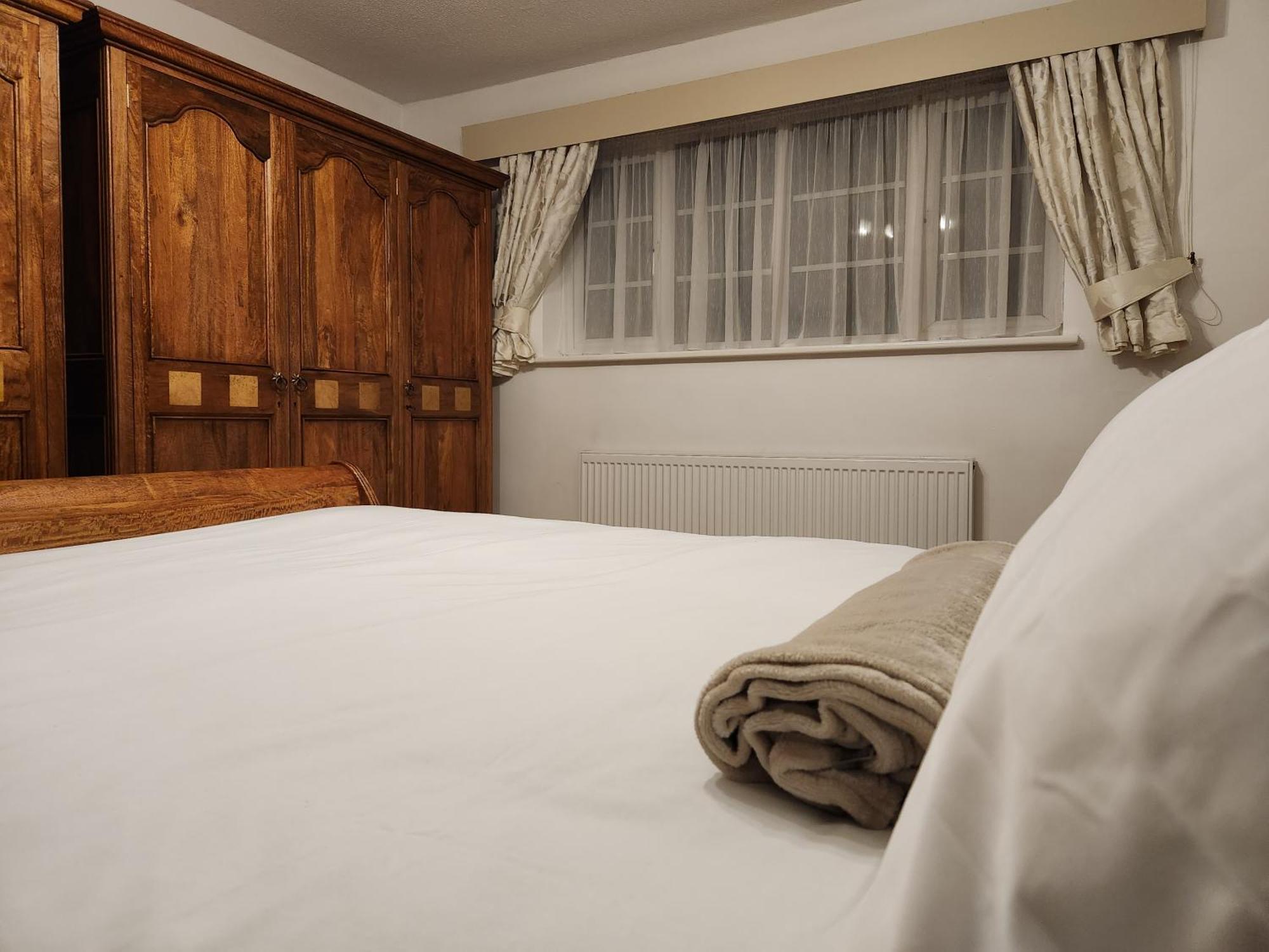 Elmdon House With 4 Spacious Bedrooms To Choose Μπέρμιγχαμ Εξωτερικό φωτογραφία