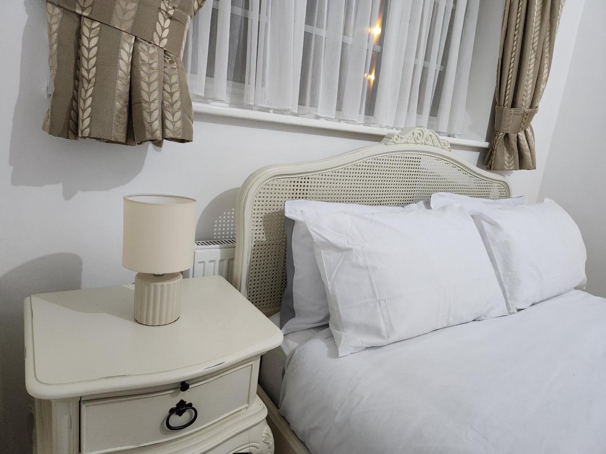 Elmdon House With 4 Spacious Bedrooms To Choose Μπέρμιγχαμ Εξωτερικό φωτογραφία