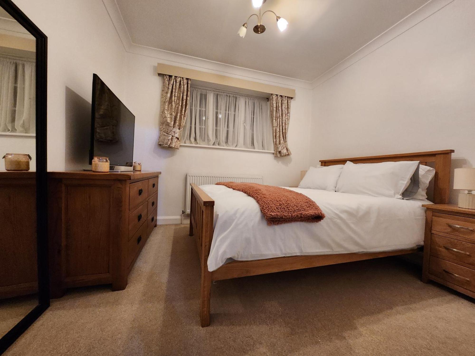 Elmdon House With 4 Spacious Bedrooms To Choose Μπέρμιγχαμ Εξωτερικό φωτογραφία