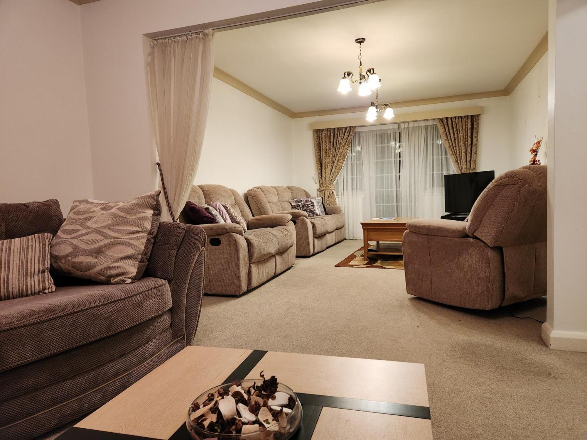 Elmdon House With 4 Spacious Bedrooms To Choose Μπέρμιγχαμ Εξωτερικό φωτογραφία