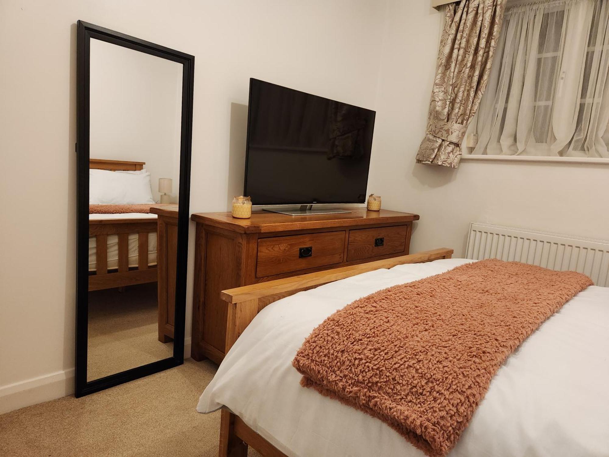 Elmdon House With 4 Spacious Bedrooms To Choose Μπέρμιγχαμ Εξωτερικό φωτογραφία